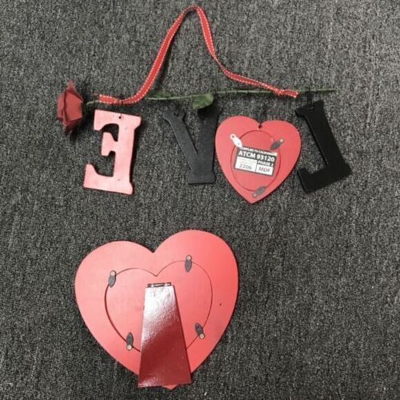 LOVE Valentine Photo Frames (2) Black Red Horizontal Love Heart Frames - Picture 3 of 6